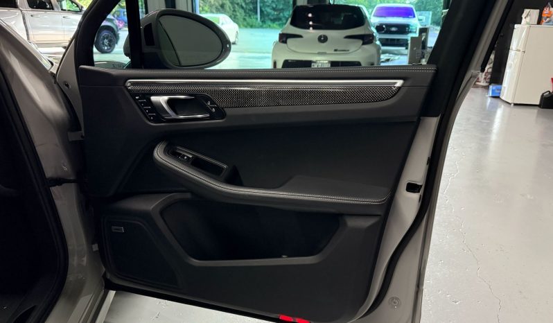 
								2022 Porsche Macan GTS full									
