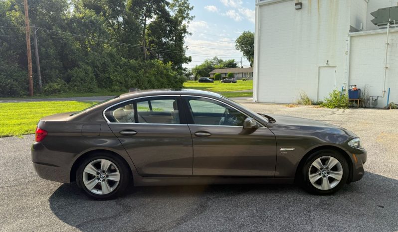 
								2012 BMW 528i xDrive full									