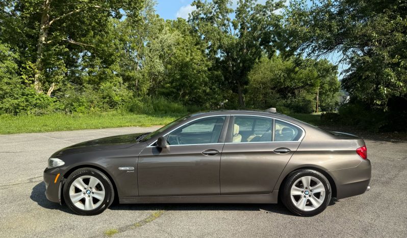 
								2012 BMW 528i xDrive full									