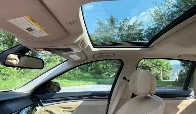 
								2012 BMW 528i xDrive full									