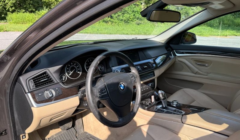 
								2012 BMW 528i xDrive full									