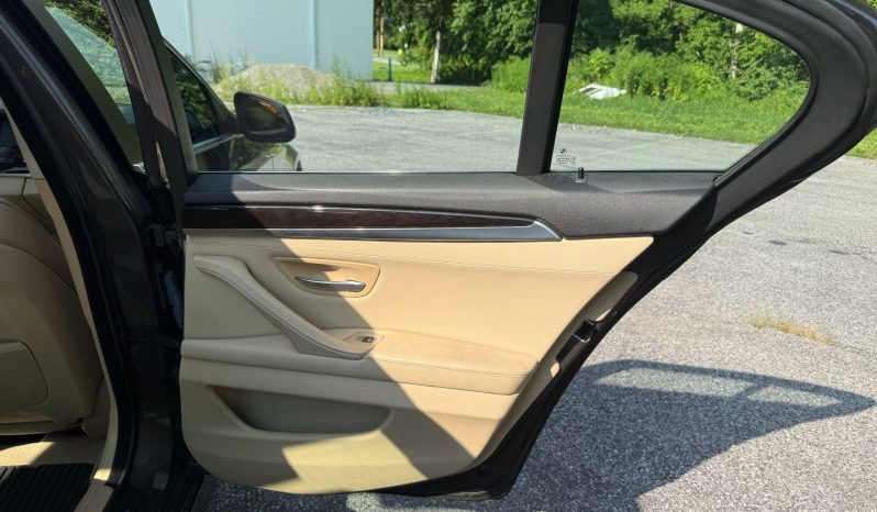 
								2012 BMW 528i xDrive full									