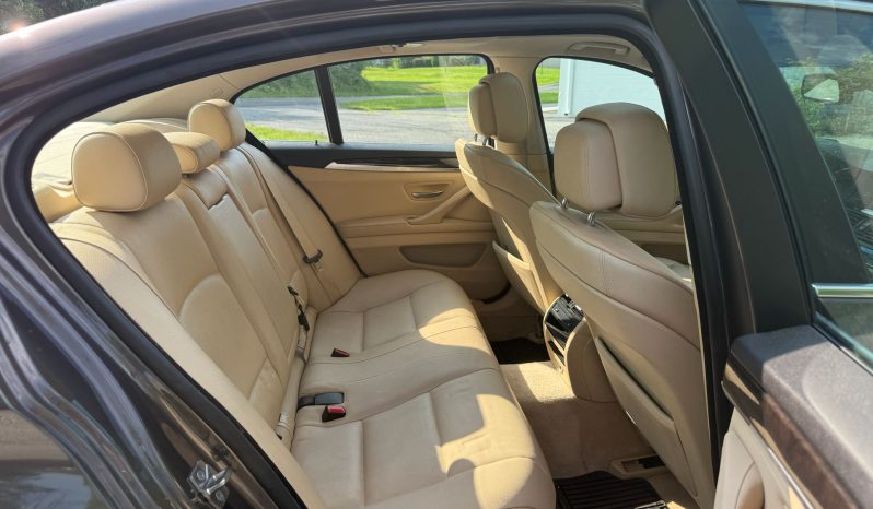 
								2012 BMW 528i xDrive full									