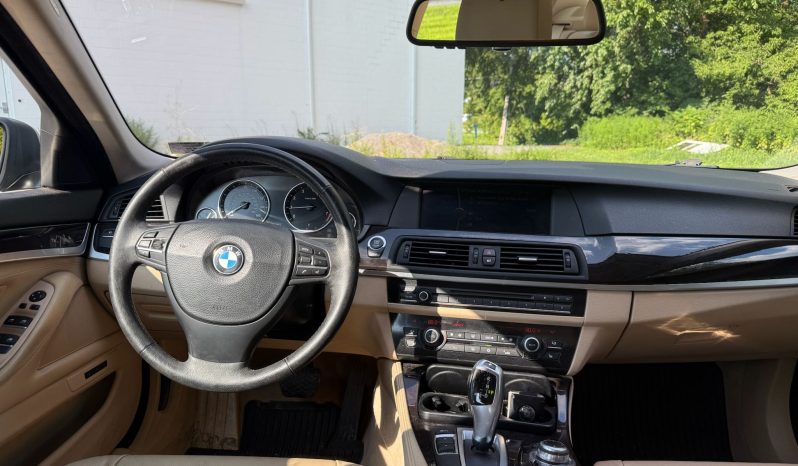 
								2012 BMW 528i xDrive full									
