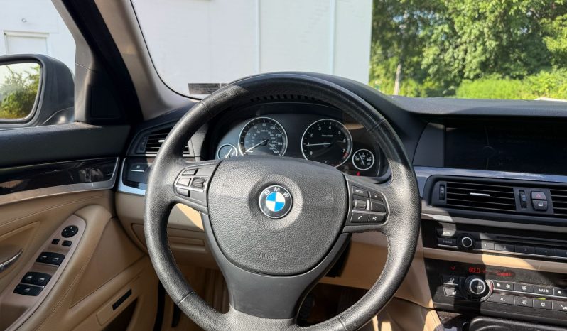 
								2012 BMW 528i xDrive full									