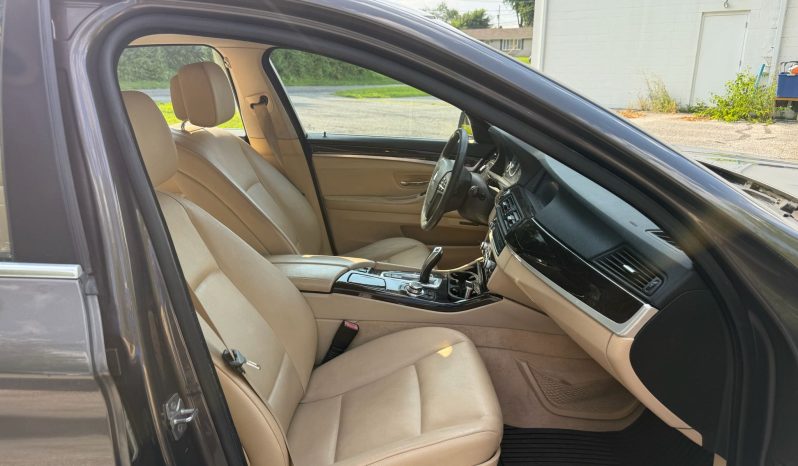 
								2012 BMW 528i xDrive full									