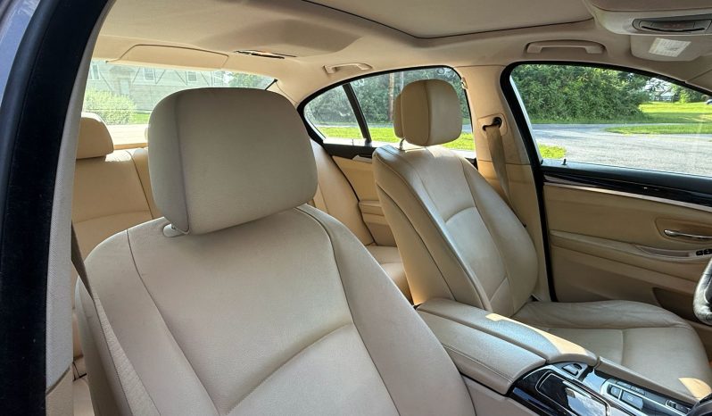 
								2012 BMW 528i xDrive full									
