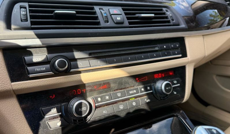 
								2012 BMW 528i xDrive full									