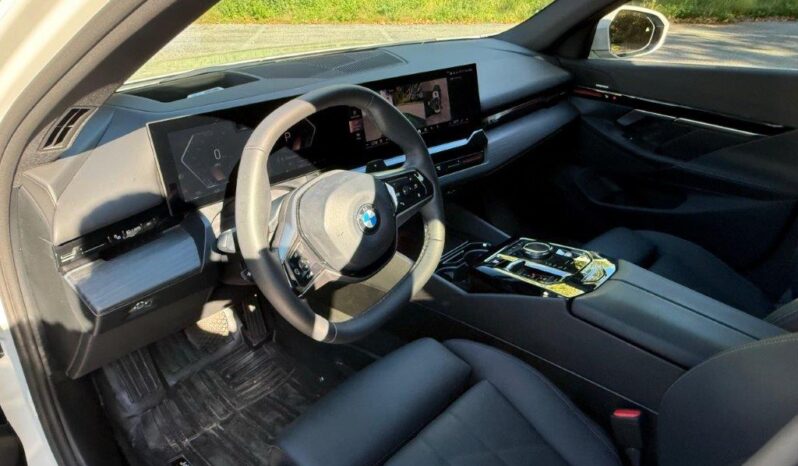 
								2024 BMW 530i xDrive full									