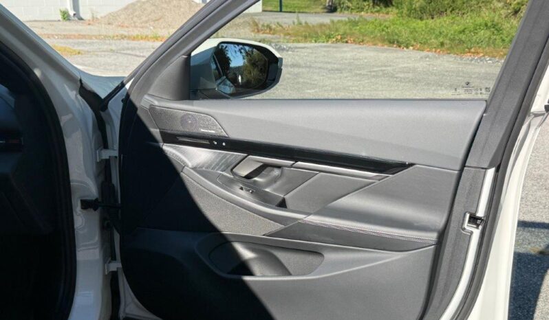 
								2024 BMW 530i xDrive full									