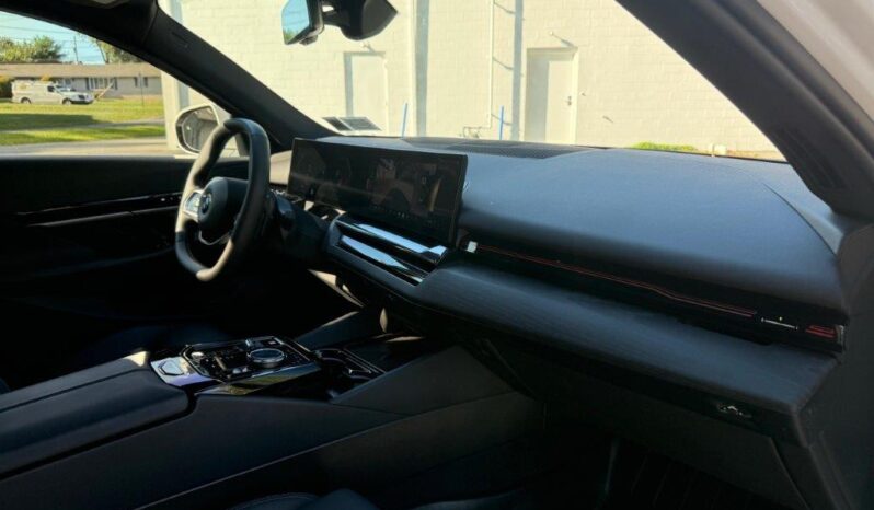 
								2024 BMW 530i xDrive full									