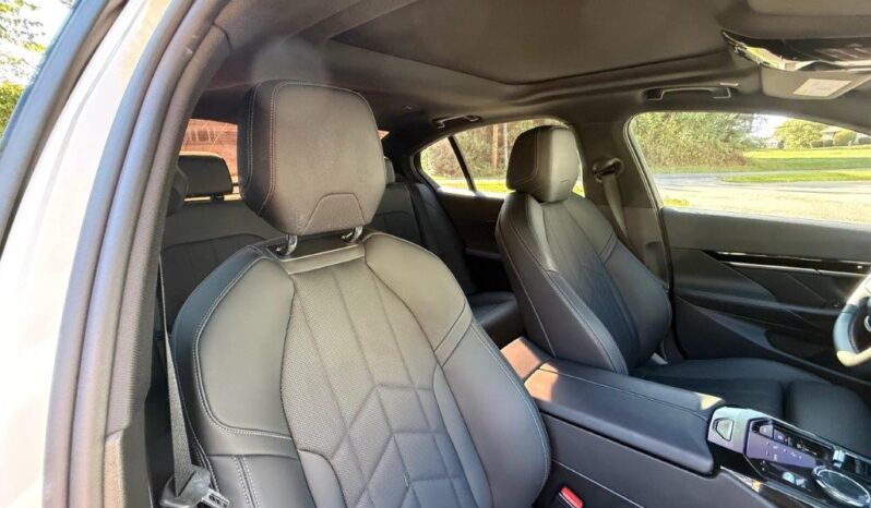 
								2024 BMW 530i xDrive full									