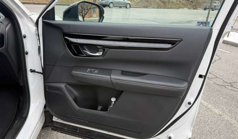 
								2025 Honda CR-V Hybrid Sport Touring full									