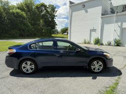 
										2010 Nissan Altima 3.5 SR full									