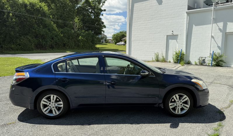 
								2010 Nissan Altima 3.5 SR full									