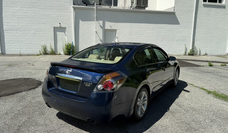 
								2010 Nissan Altima 3.5 SR full									
