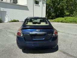 
										2010 Nissan Altima 3.5 SR full									