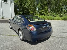 
										2010 Nissan Altima 3.5 SR full									