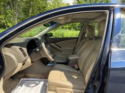 
										2010 Nissan Altima 3.5 SR full									