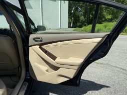 
										2010 Nissan Altima 3.5 SR full									