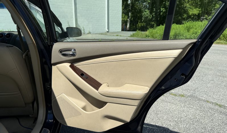 
								2010 Nissan Altima 3.5 SR full									