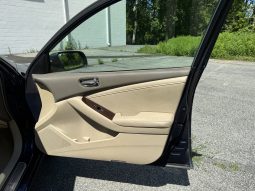 
										2010 Nissan Altima 3.5 SR full									