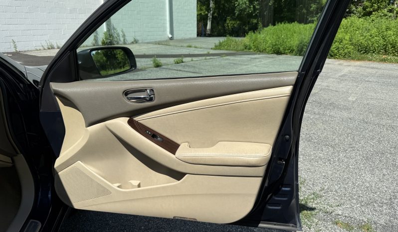 
								2010 Nissan Altima 3.5 SR full									